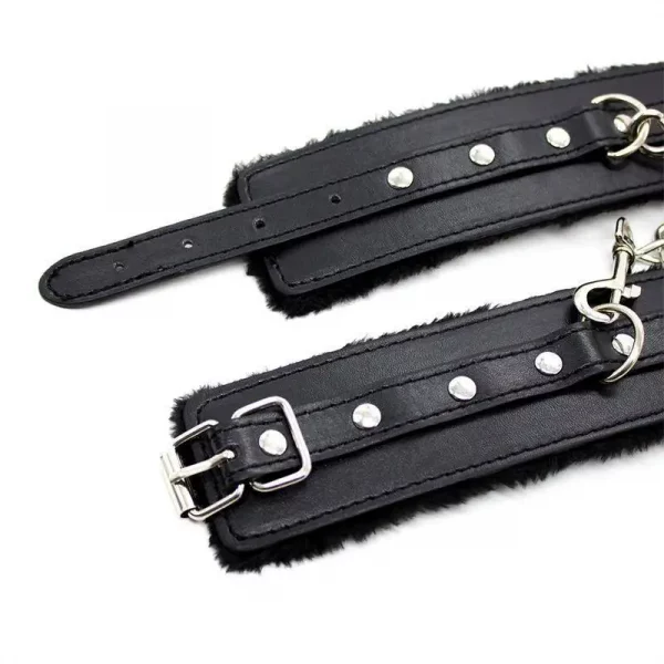 Algemas Com Pelo Fetish Addict