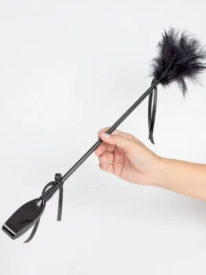 Plumeiro com Chibata Secret Play Preto